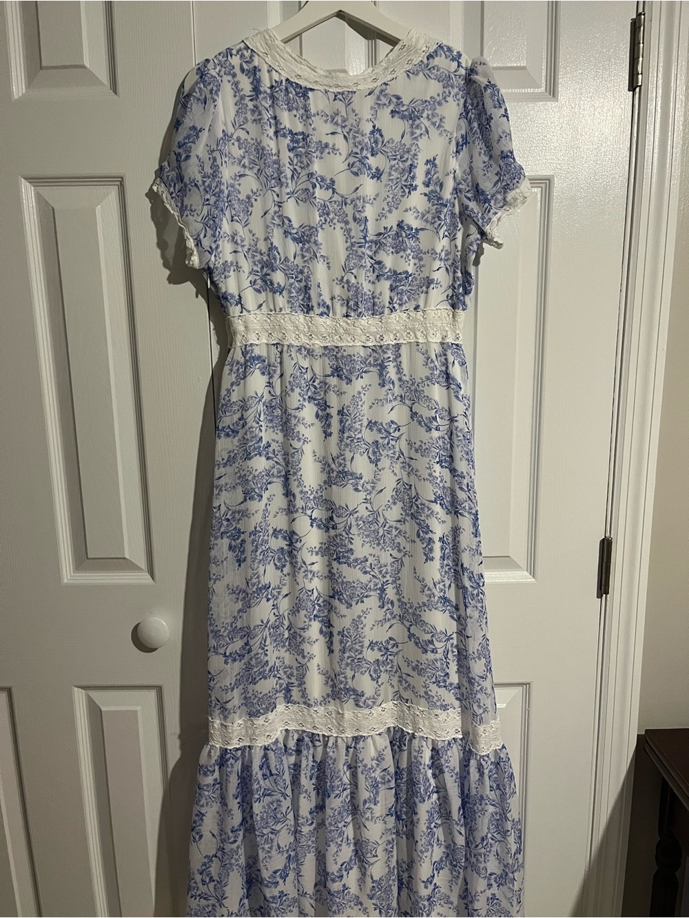 Taylor Floral Lace-Trim Maxi Dress - Picture 5 of 5